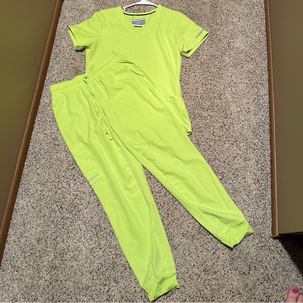 Skechers scrub set
